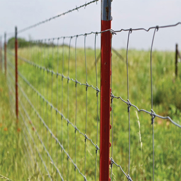 Hinge joint field fence