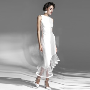 Biele elegantné večerné šaty s čipkou