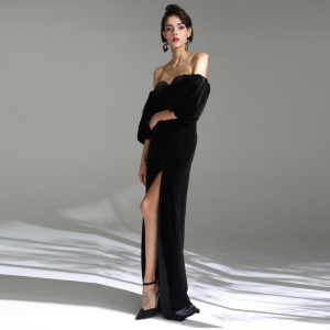 سیاہ سادہ ببل آستین مخمل لمبی شام کا لباس