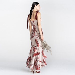 Elegancka długa suknia wieczorowa z nadrukiem typu fishtail