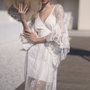 Bela francoska seksi obleka za plažo z vezeno čipko