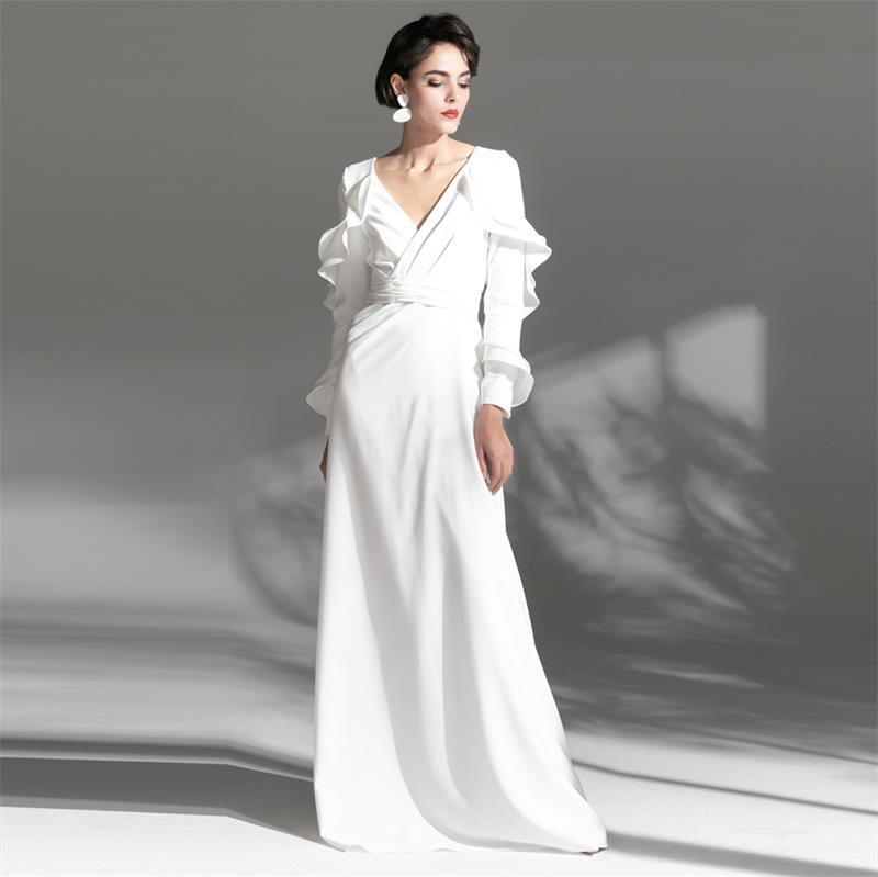 Dizainera ierobežots balts līgavas kleita ar garām piedurknēm