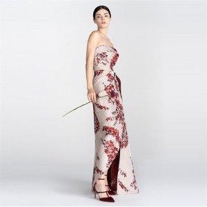 Išsiuvinėta elegantiško dizaino pagal užsakymą marginta atlasine ilga suknelė