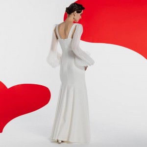 Klasikinė balta elegantiška paprasta tuščiavidurė ilga vakarinė suknelė