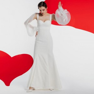 Класичен бел елегантен едноставен шуплив долг вечерен фустан
