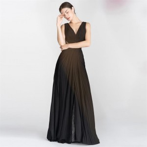 Elegantna seksi dolga črna čipkasta obleka z nagubanim dizajnom