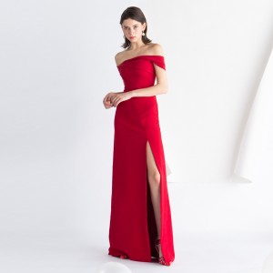 Crvena jednostavna mlada mlada haljina bez naramenica, dugačka podijeljena haljina