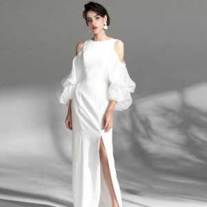 فستان سهرة طويل بدون حمالات بتصميم بسيط أبيض