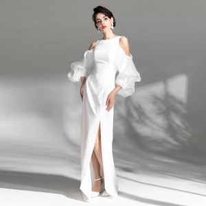 Մինիմալիստական ​​դիզայնի սպիտակ երկար երեկոյան զգեստ առանց ժապավենի