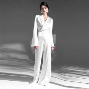 Простий атласний елегантний білий комбінезон у вечірній сукні