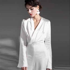 Семпла сатенена елегантна бяла парти рокля гащеризон