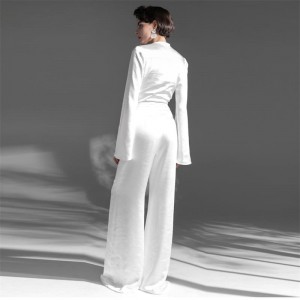 Einfacher eleganter weißer Partykleid-Overall aus Satin