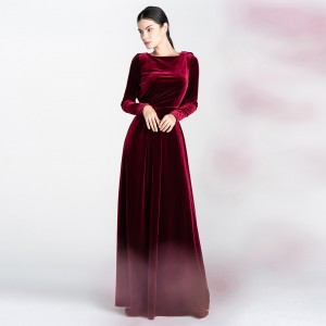 Czerwona elegancka aksamitna długa suknia wieczorowa w stylu vintage