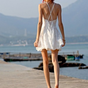 Geborduurde Beach Resort backless mini cami-jurk