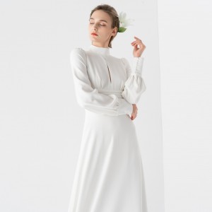 Francouzské elegantní luxusní jednoduché bílé dlouhé svatební šaty