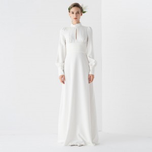 Французька елегантна розкішна проста біла довга весільна сукня нареченої