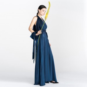 Темно-синя атласна довга вечірня сукня з довгим рукавом у французькому стилі
