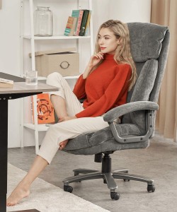 כיסא משרדי בעיצוב יעיל עם מושב רחב