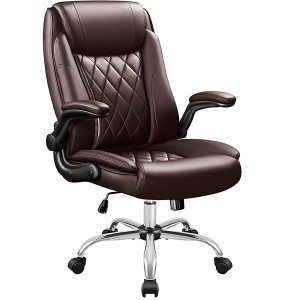 Didelė ir aukšta vadovo biuro kėdė, pasukama, oda aptraukta sėdynė, delnas