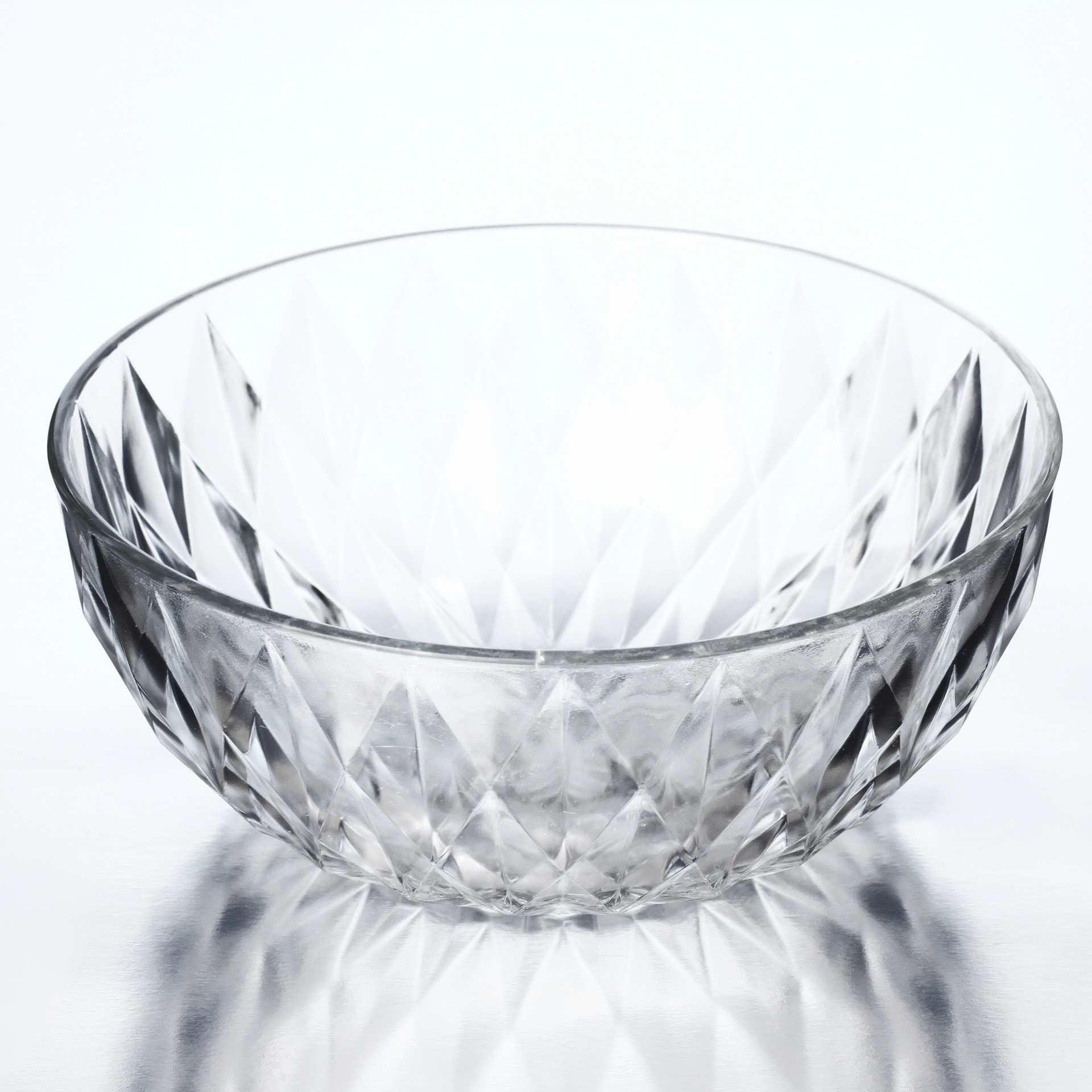 Why do many people choose to use glass bowls?