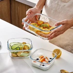 Obdĺžniková sklenená nádoba na potraviny v minimalistickom štýle