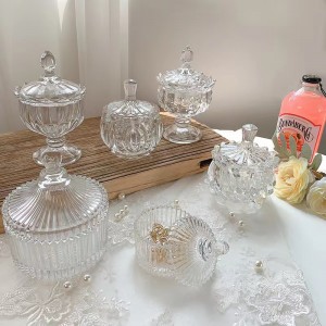 Modern klassesch Chrëschtdag Footed Brëller kloer Glas Tealight Käerzenhirstellung mat dekorativen Deckele
