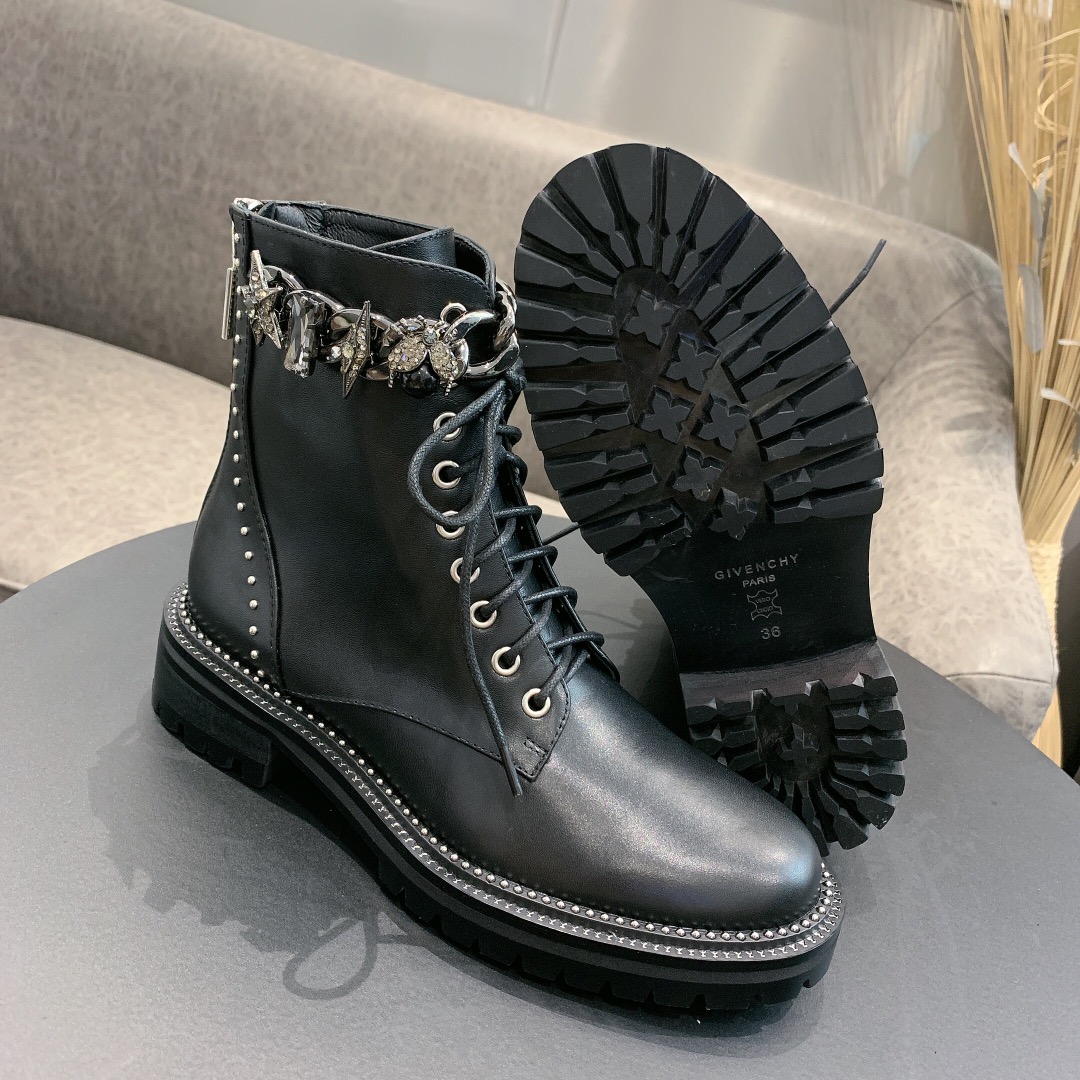 Hästi müüvad GivenChy moe-luksusbrändi Milan Fashion Week naiste kaubamärgiga kingad ja võltsdisainerid ning kvaliteetsed brändi kontsad