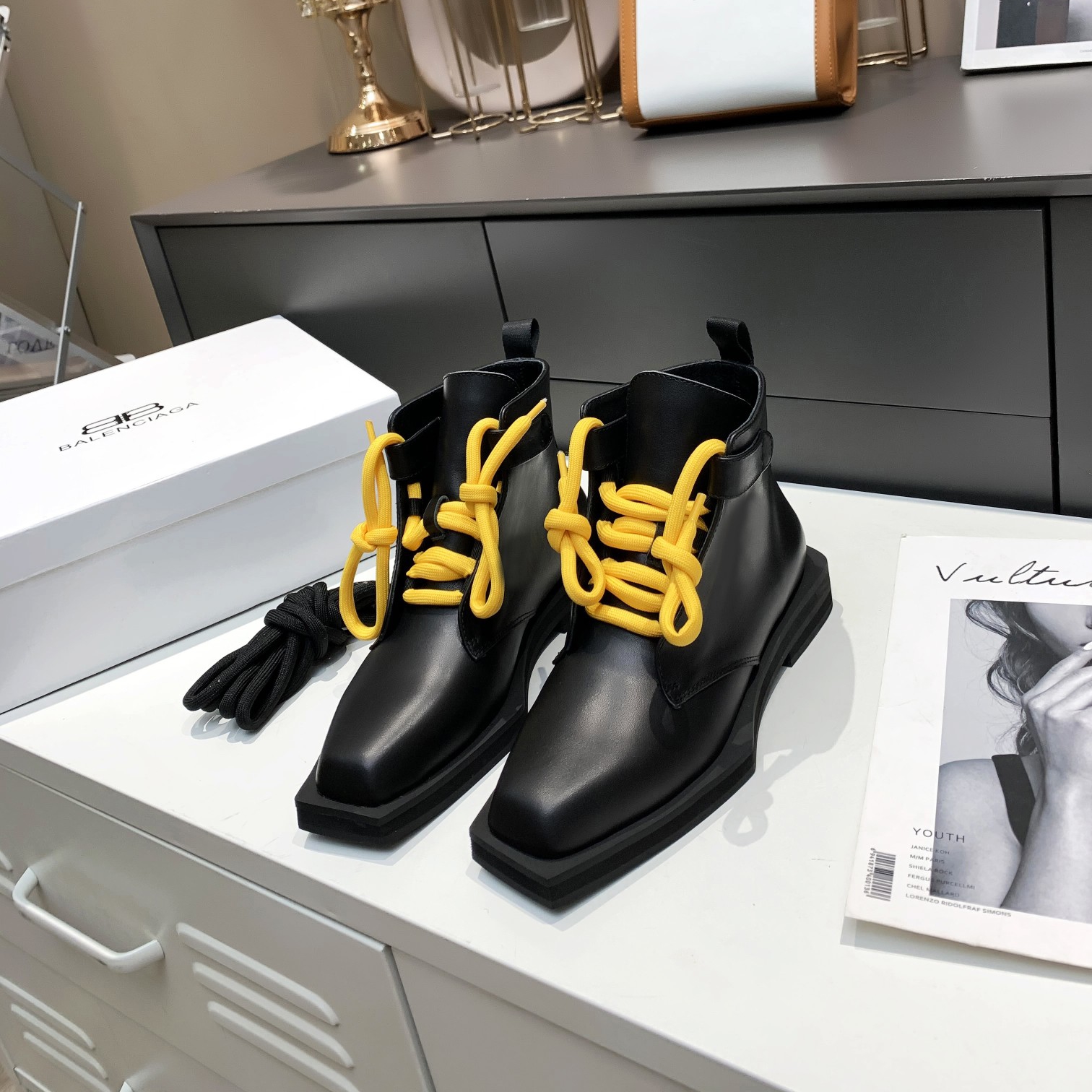 Жакшы сатуу Balenciaga мода люкс атактуу бренд Милан мода жумалыгы аялдар бренд бут кийимдер жана жасалма дизайнерлердин бут кийимдери, ошондой эле жогорку сапаттагы бренд согончогу