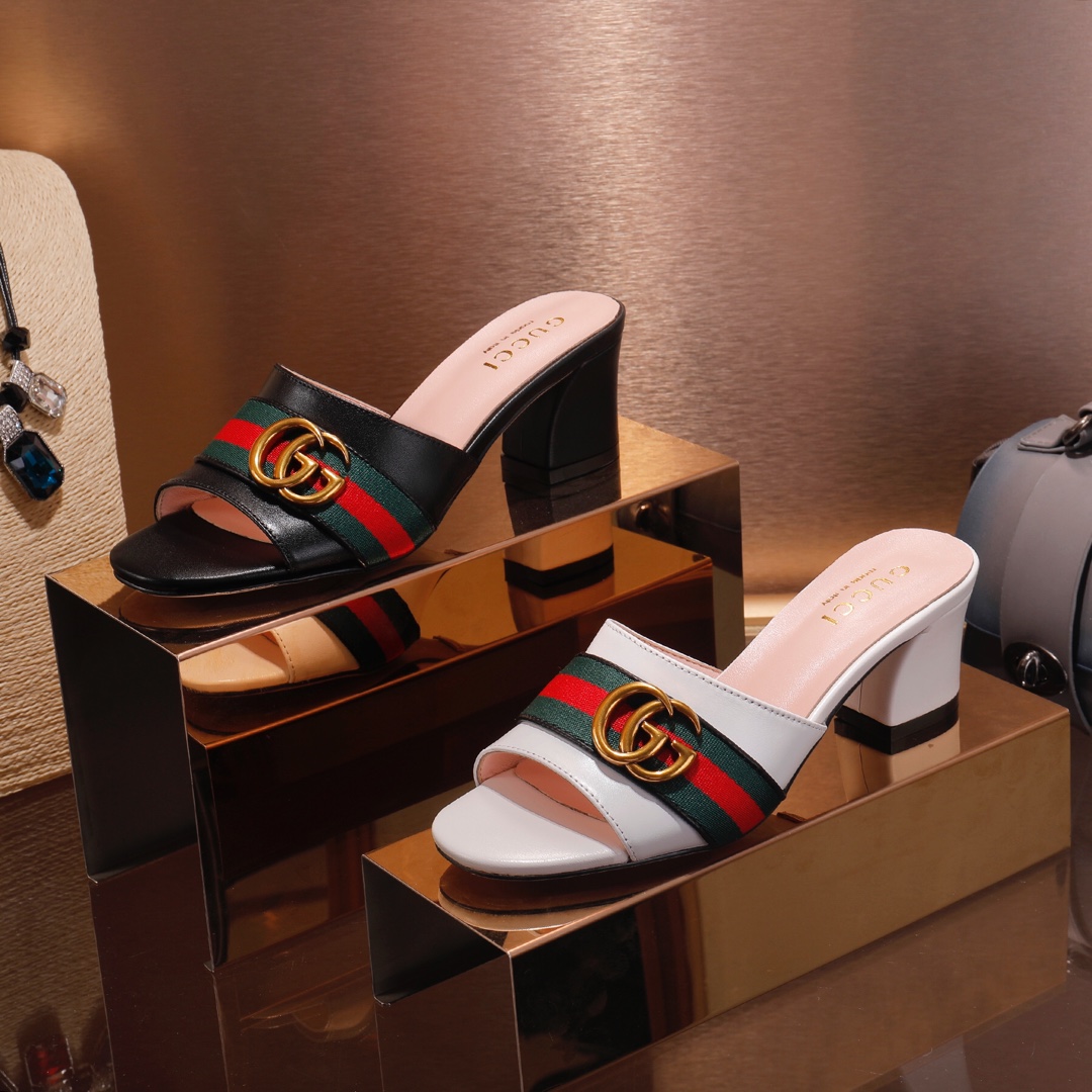 Guccin uudet tossut, katsotaanpa nämä suunnittelijan sandaalit