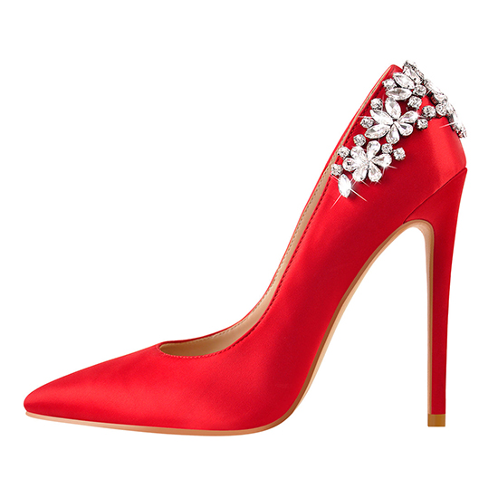 حذاء زفاف أحمر مخصص بمقدمة مدببة ومضخات ستيليتو الماسية