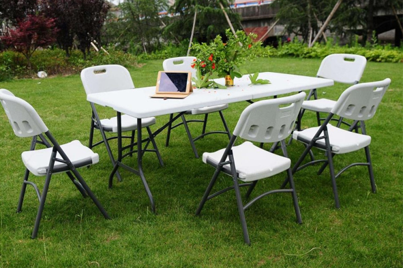 Advantages of folding table