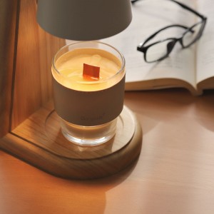 Lámpada quente de velas de interior de madeira natural aroma perfumado con velas de frasco luz cálida