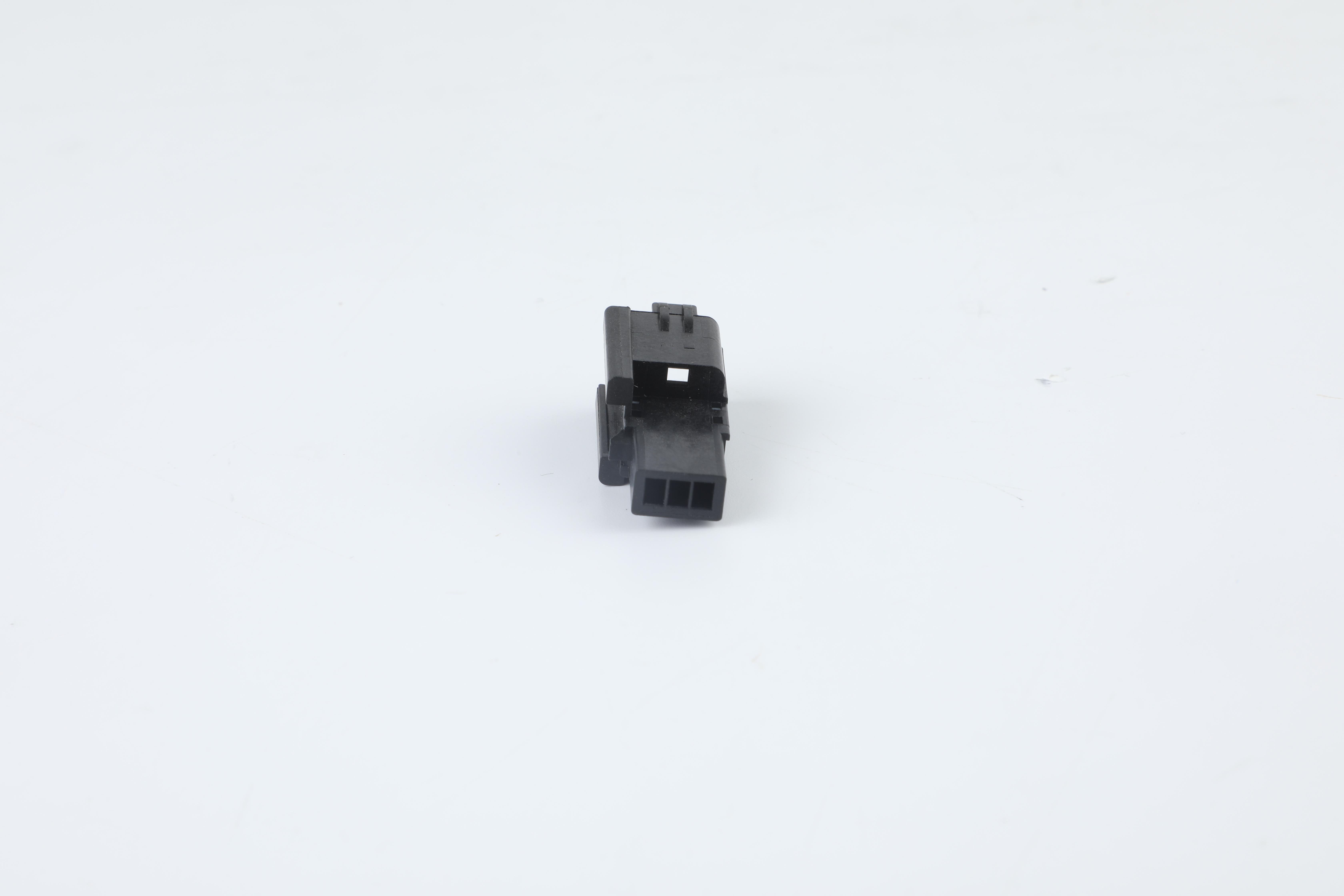 Factory direct sale 310671070 black three hole car connector