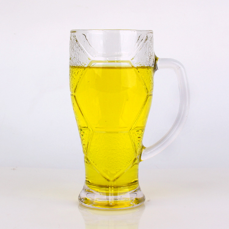 620ml tasses en verre design de football drôle de conception de la bière potable