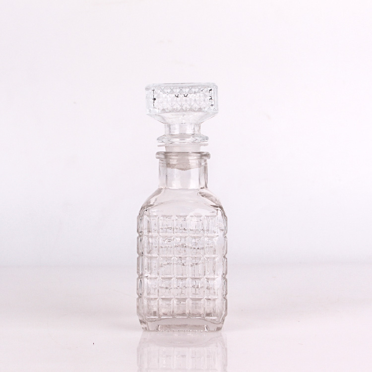120ml venta caliente 4 oz forma cuadrada vino tinto botella de licor de whisky de cristal con tapón de vidrio