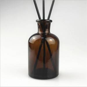 Amber aroma oil reed diffuser glass bottle with wood cork