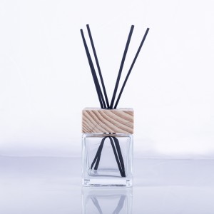 Square reed diffuser glass bottle with wooden cap