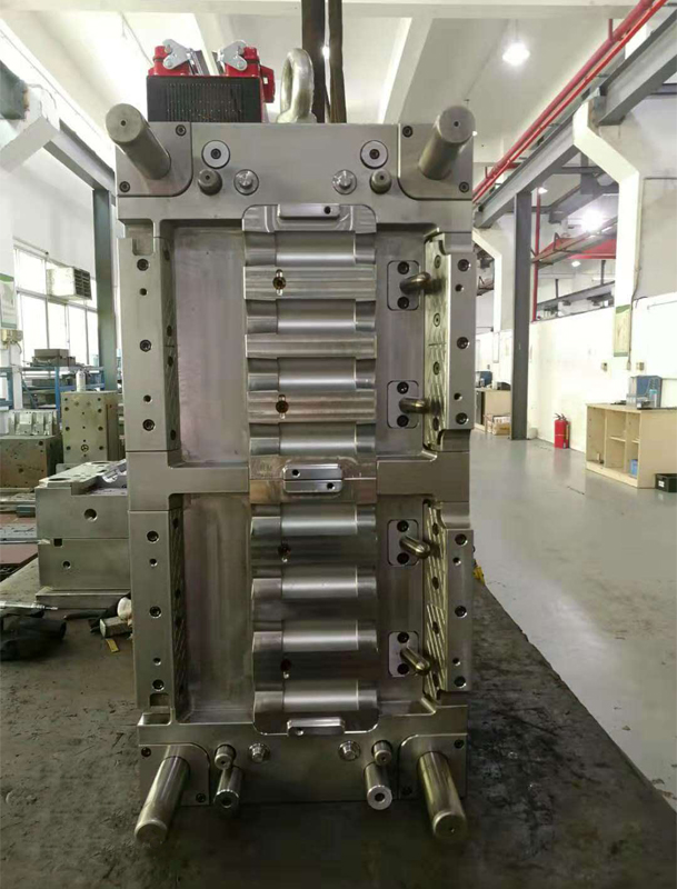 China Best Molding Machinery Parts Supplier - Mold pictures – Yakon