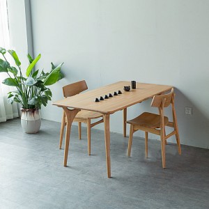 Obdĺžnikový jedálenský stôl Nordic Simple z masívneho dreva s okrúhlymi nohami 0255