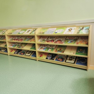 Kindergarten Children's Books Beveled Display Bookshelf 0602