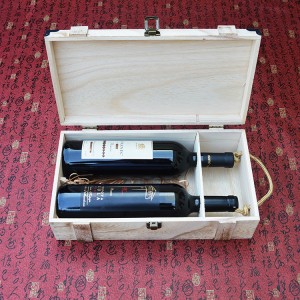 Caja de madera de vino tinto