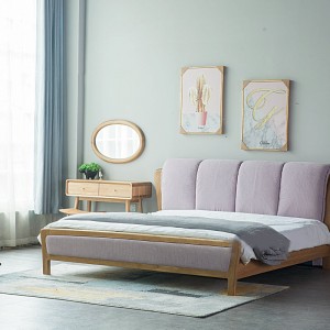 Soba za najem moderne nordijske družine, glavna spalnica iz masivnega lesa, zakonska postelja 0280