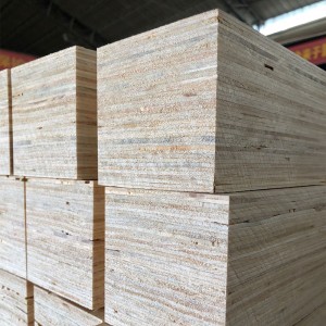 Panneau multicouche LVL carré en bois de pin sans fumigation 0545