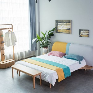 Moderní jednoduchá manželská postel z masivního dřeva hlavní ložnice 0286