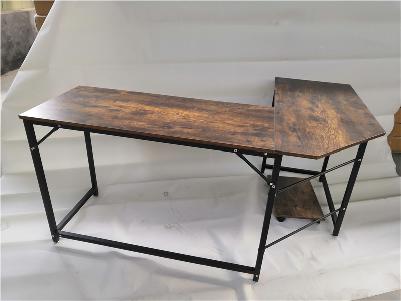 narożne biurko komputerowe wykonane z rurki ze stali węglowej i płyty mdf z melaminy