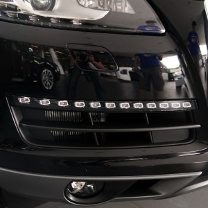 Vorderer unterer Stoßfänger-Nebelscheinwerfer-Kühlergrill-Grill-Abdeckung für Audi Q7 06–15