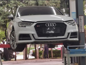 Audi A3 S3 2017-2019 ön bamper barmaqlığı üçün ACC aşağı çərçivə emblemi ilə S3 RS3 8V.5 üslublu avtomobil barmaqlığı