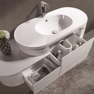 Модерен ПВЦ кабинет за бања со чиста бела боја