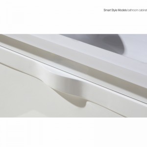 Hvidt moderne PVC badeværelsesskab og stort opbevaringsskab