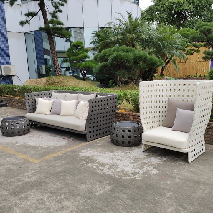 Sofa ruangan ing Taman lan Patio